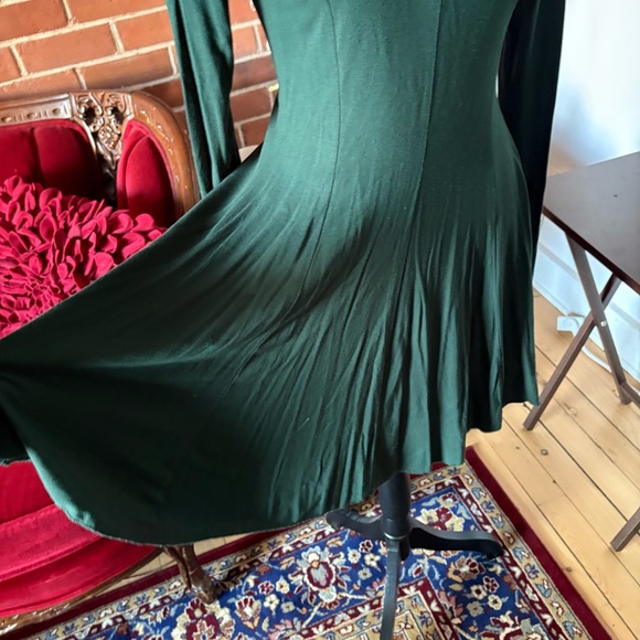 Forever 21 Green Long Sleeve V-Neck Fit and Flare Dress - Picture 2 of 4